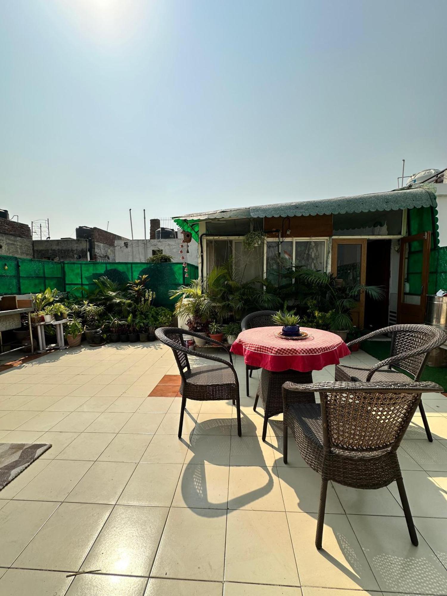 Apartment Breezy Rooftop Retreat *