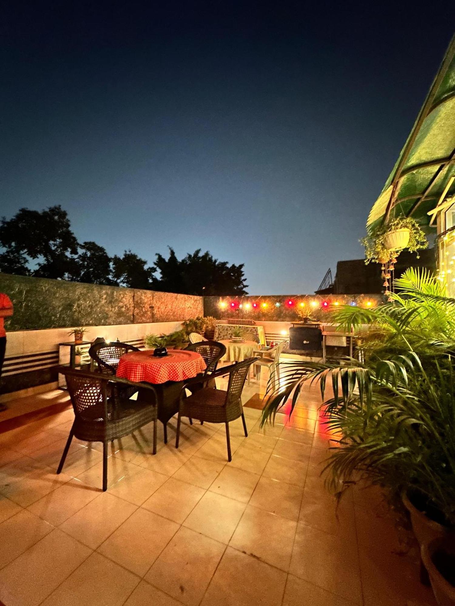 Breezy Rooftop Retreat Apartment *