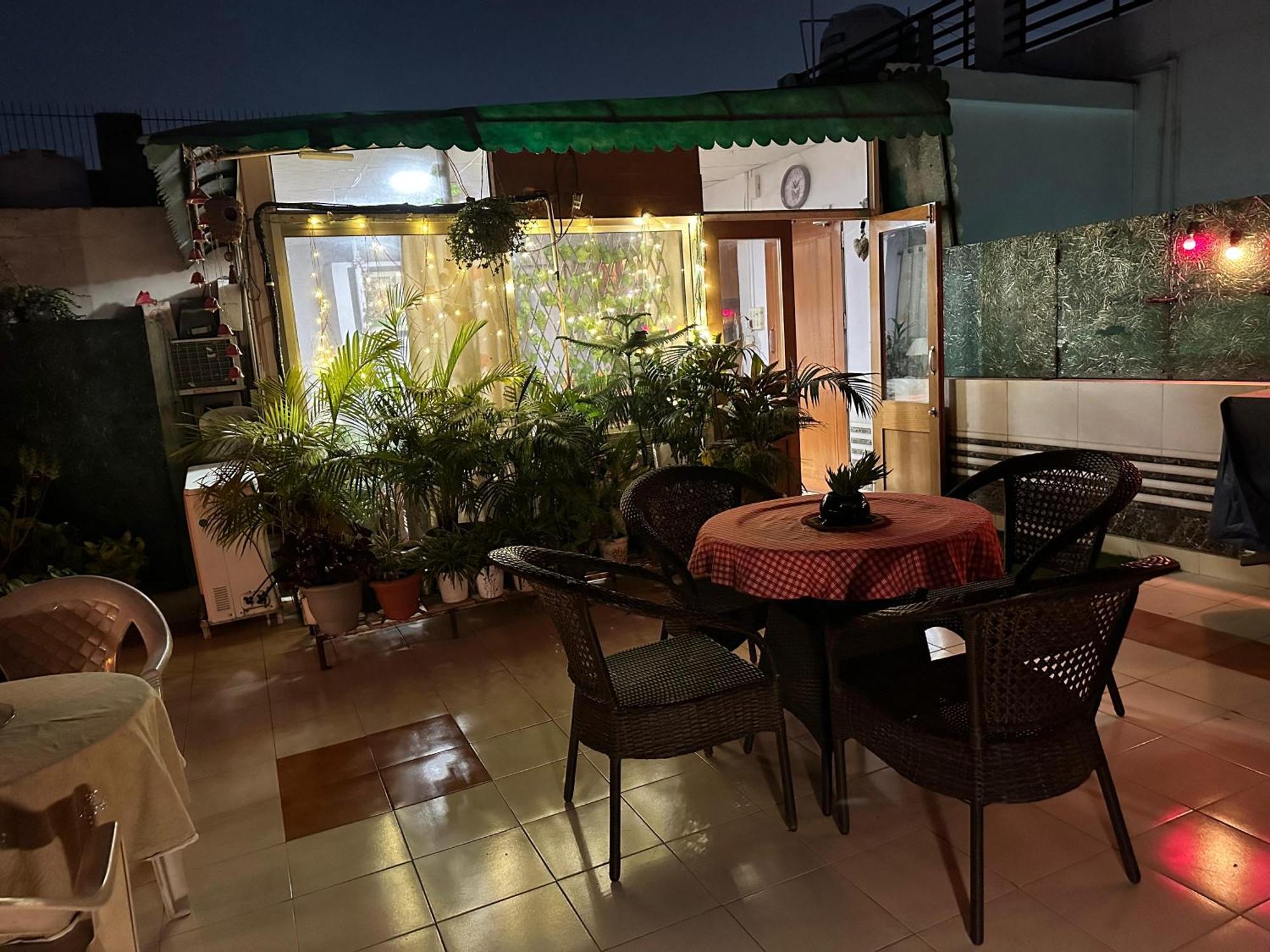 Apartment Breezy Rooftop Retreat