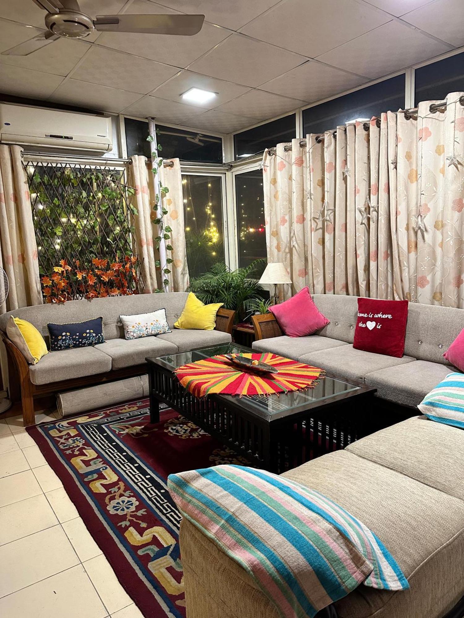 Breezy Rooftop Retreat Apartment *